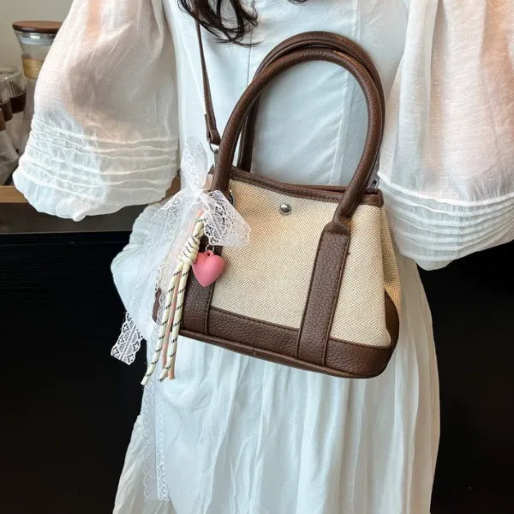 Liorvane Lace Charm Mini Handbag Image secondaire du produit