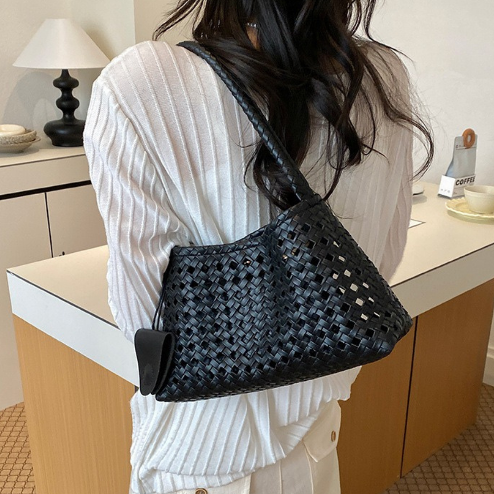 Tesoria Woven Shoulder Bag صورة ثانوية