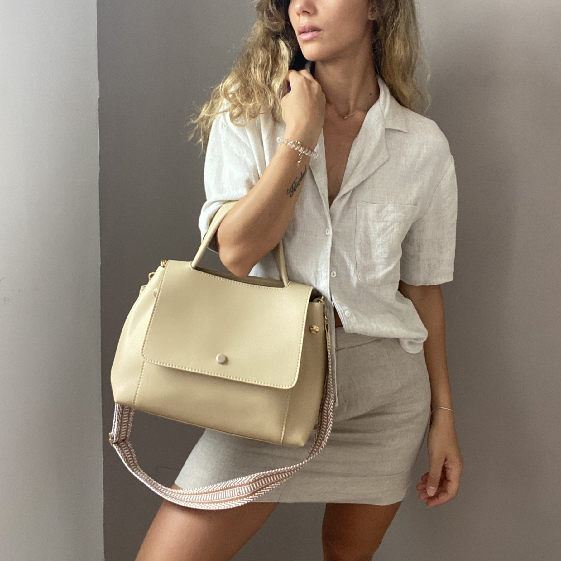Asverra Solia Crossbody Bag