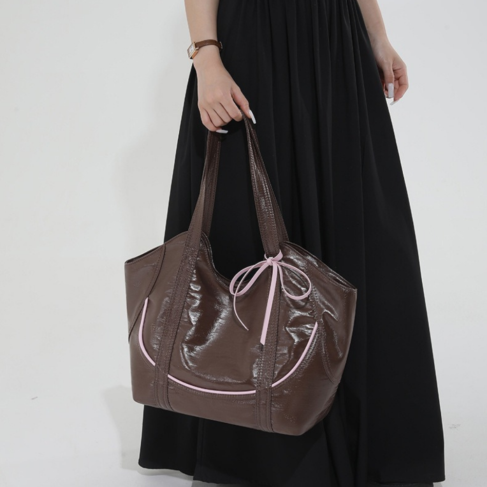 Clovara Glossy Tote Bag صورة ثانوية