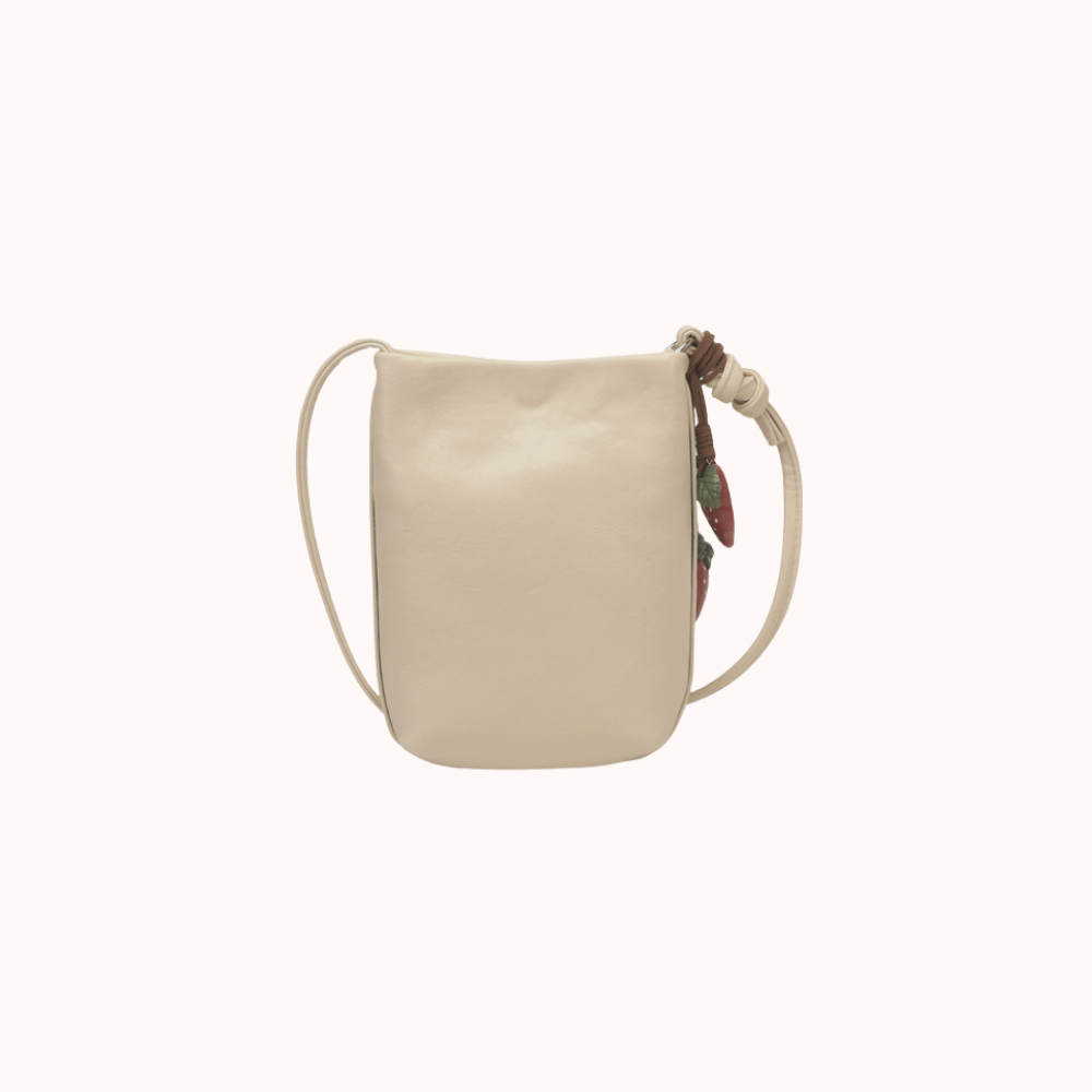 Fruttina Strawberry Charm Bucket Bag الصورة الرئيسية