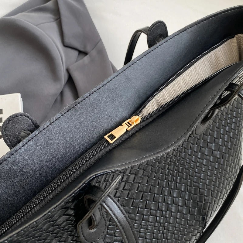 Asverra Lora Tote Bag