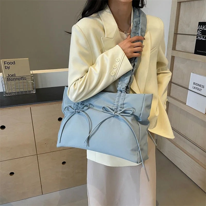 Asverra Noeda Tote Bag