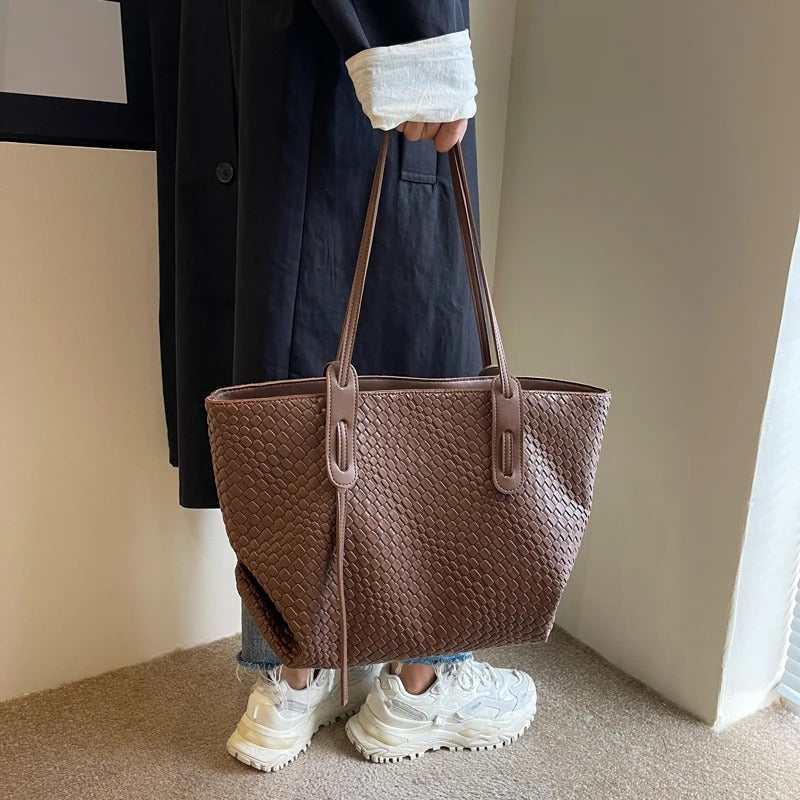 Asverra Lora Tote Bag