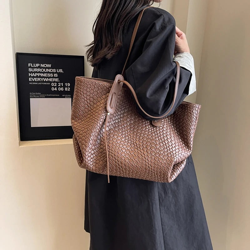 Asverra Lora Tote Bag