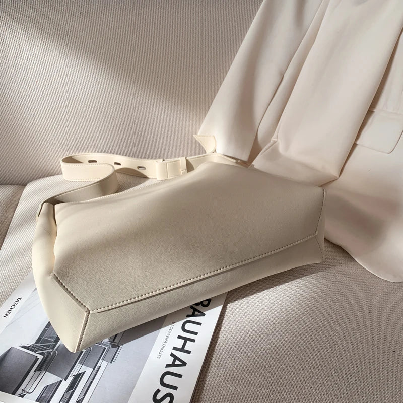 Asverra Maud Hobo Bag