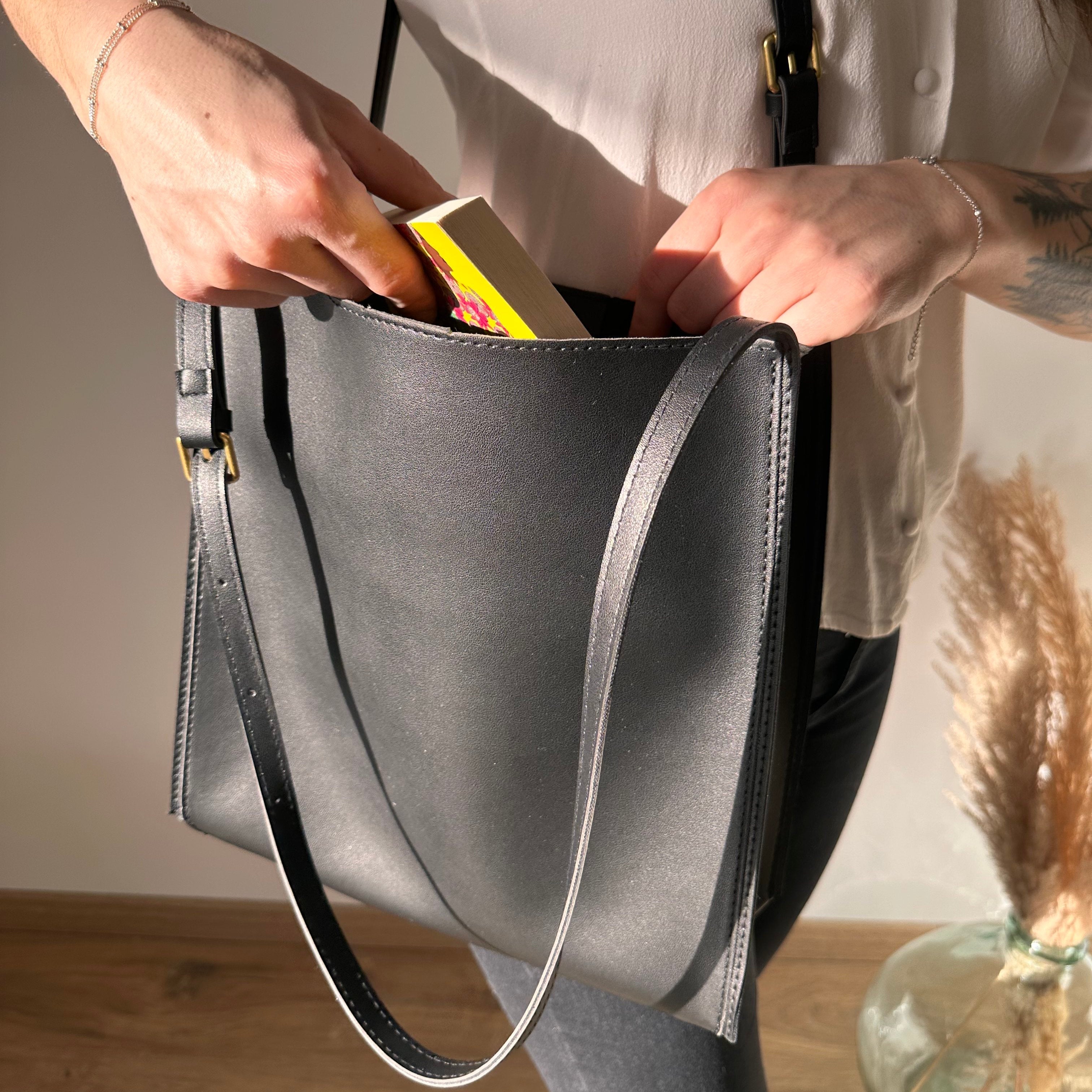 Asverra Riva Tote Bag