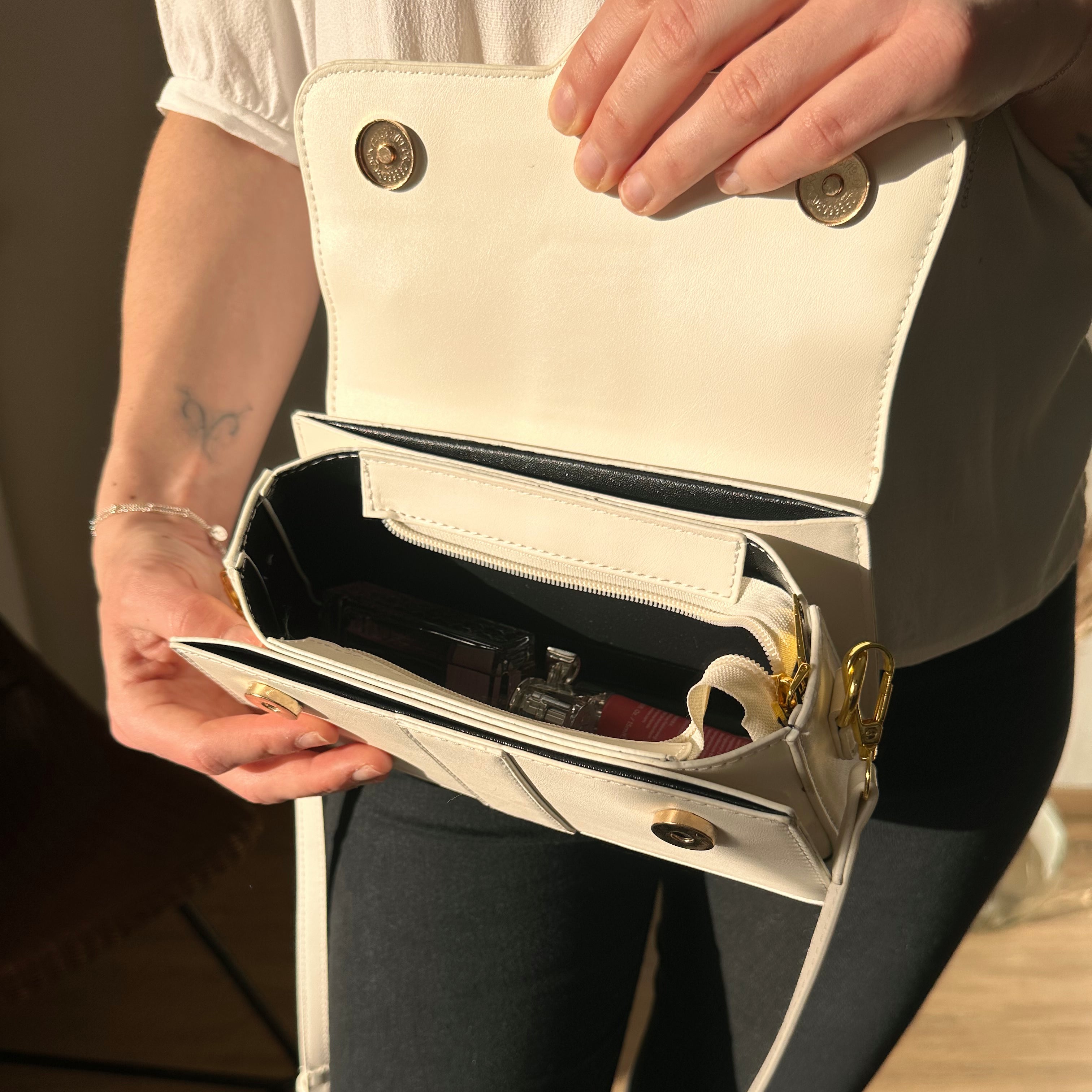 Asverra Arlisse Crossbody Bag