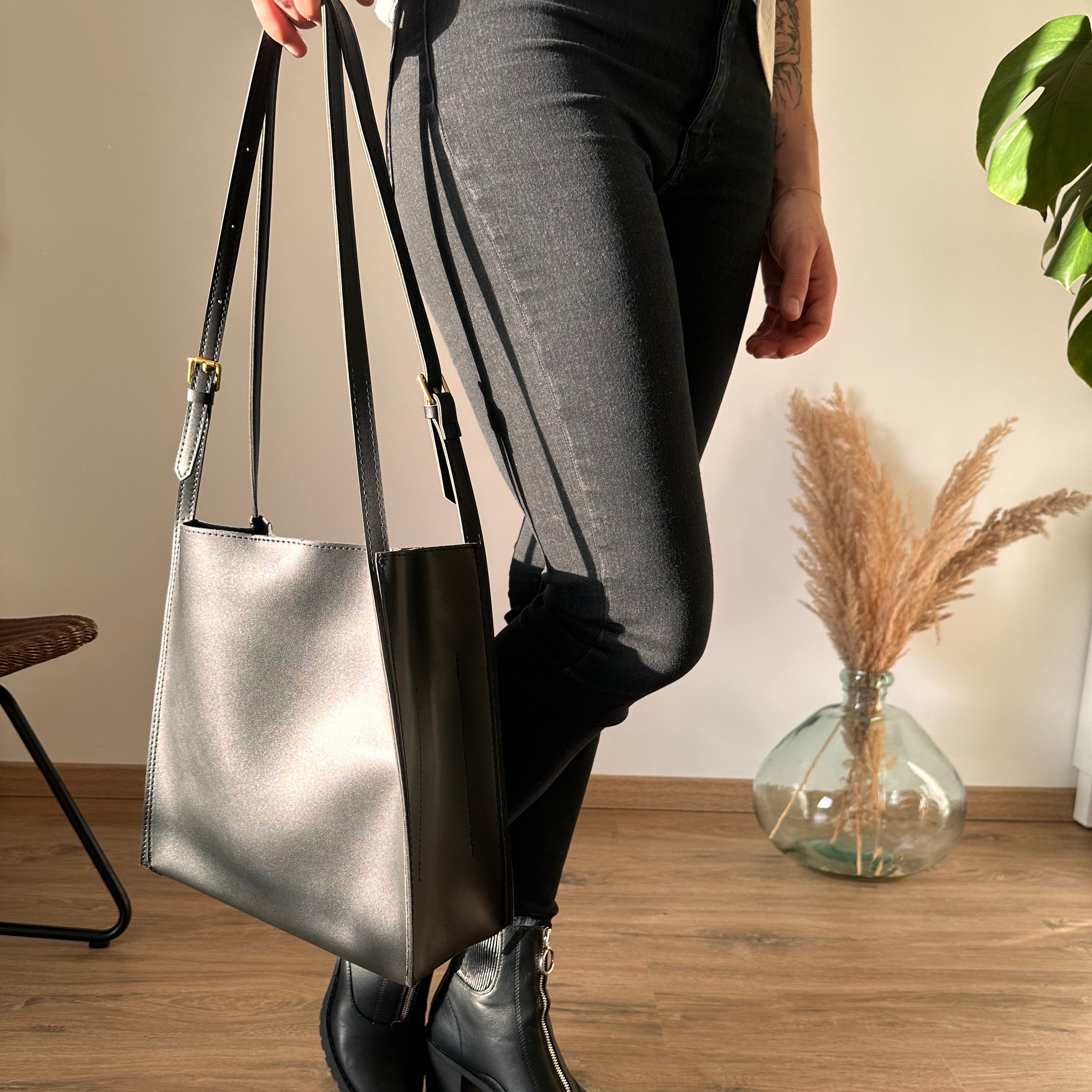 Asverra Riva Tote Bag