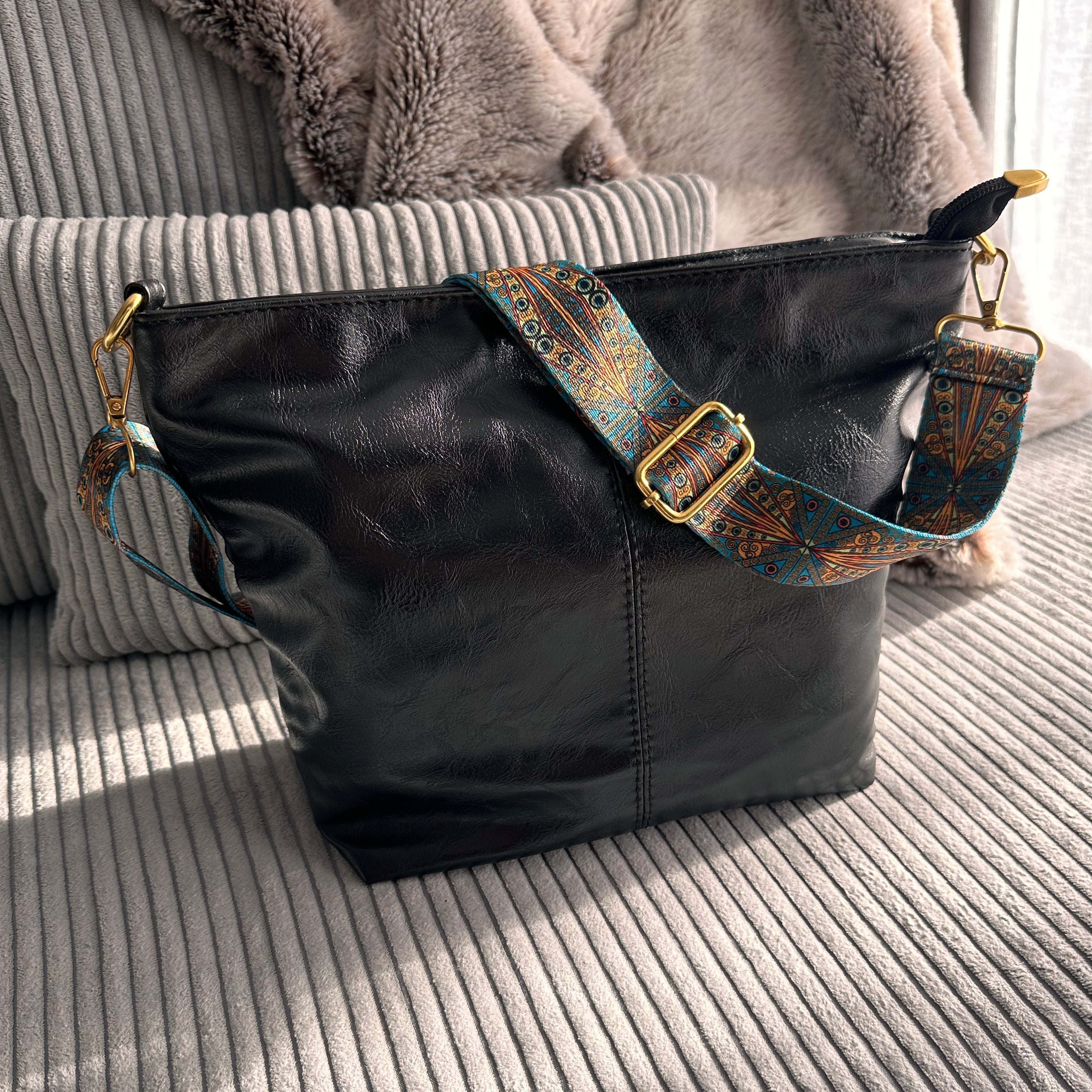 Asverra Boyah Crossbody Bag