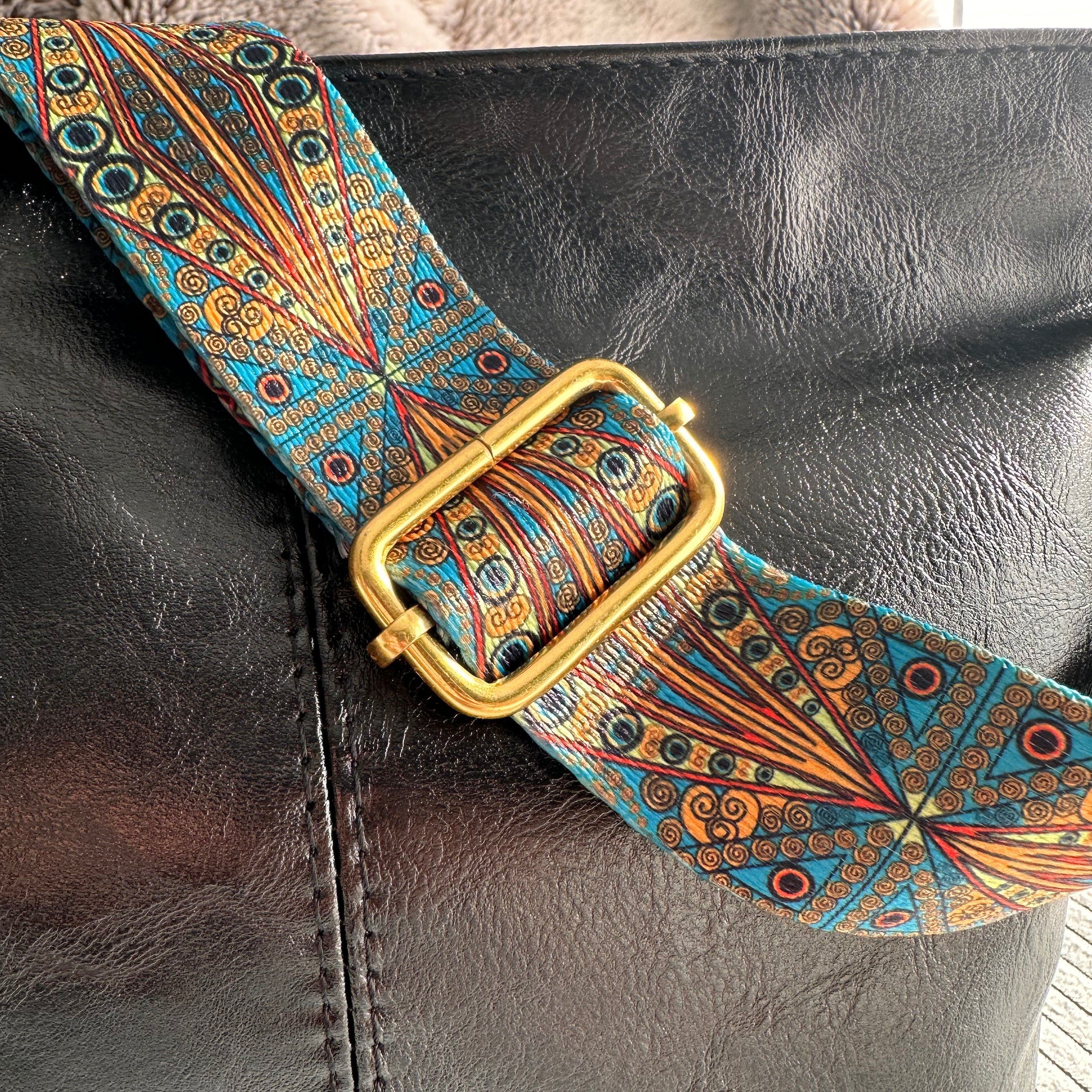 Asverra Boyah Crossbody Bag