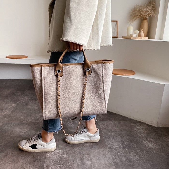 Asverra Fulla Tote Bag