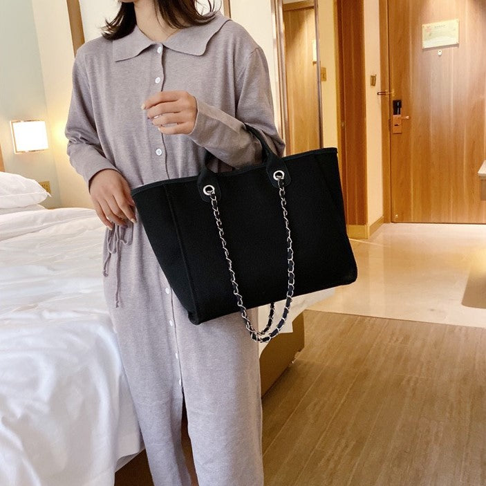 Asverra Fulla Tote Bag