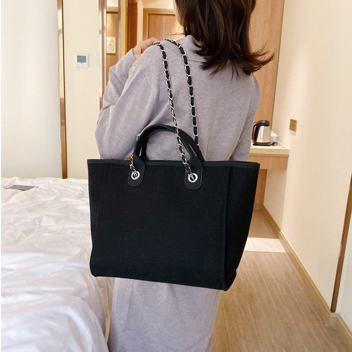 Asverra Fulla Tote Bag