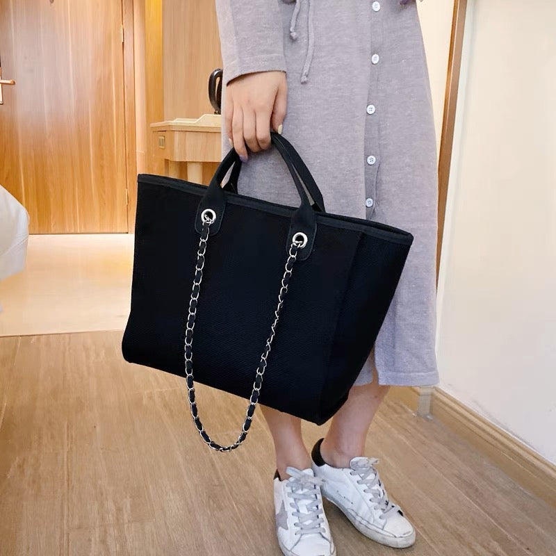 Asverra Fulla Tote Bag