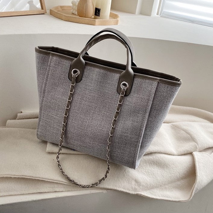 Asverra Fulla Tote Bag