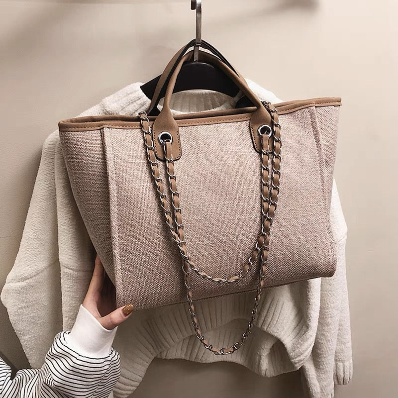 Asverra Fulla Tote Bag