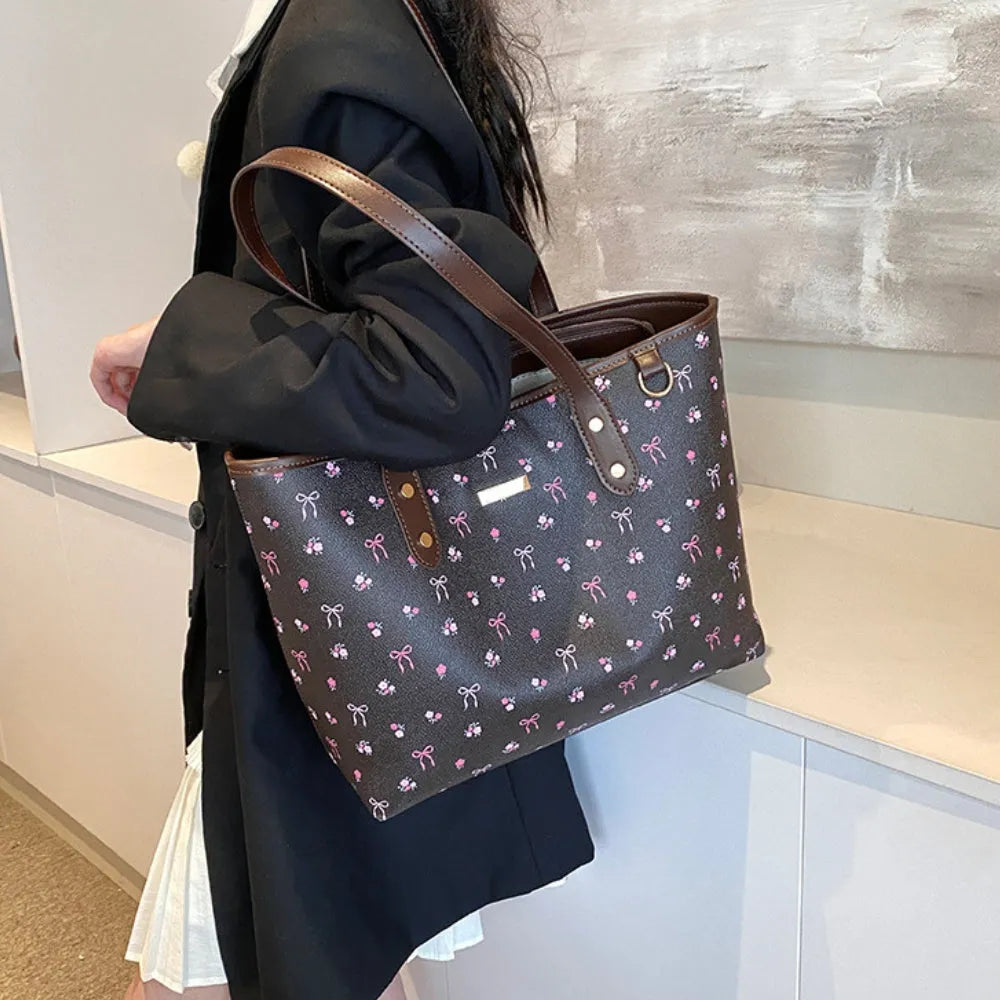 Asverra Leora Tote Bag