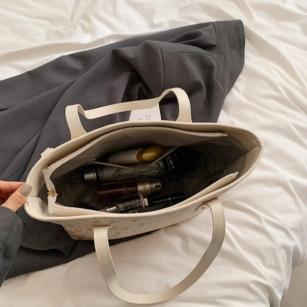 Asverra Leora Tote Bag