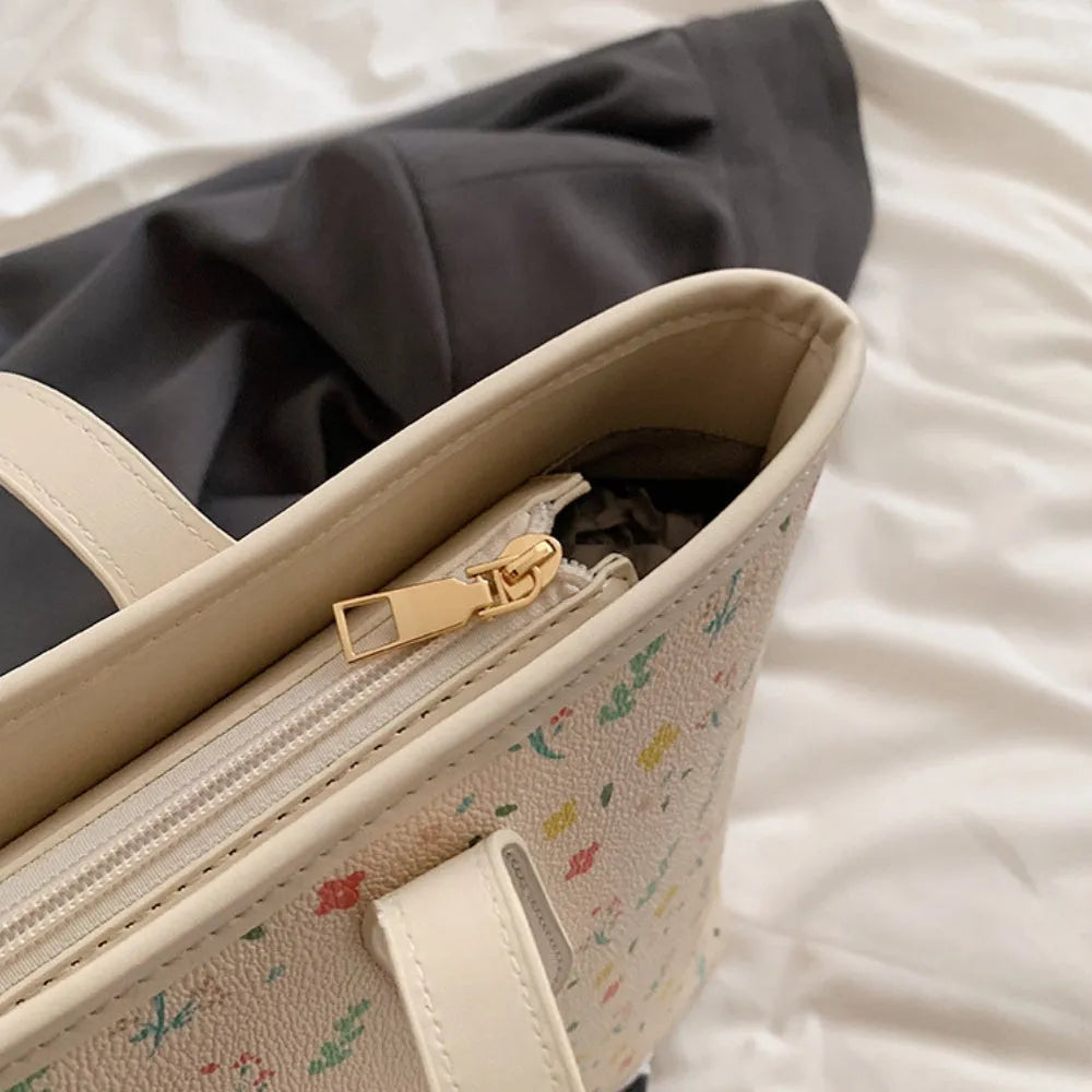 Asverra Leora Tote Bag