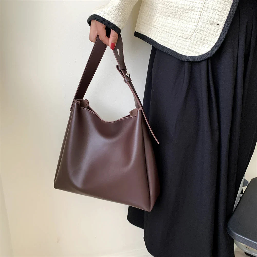 Asverra Maud Hobo Bag