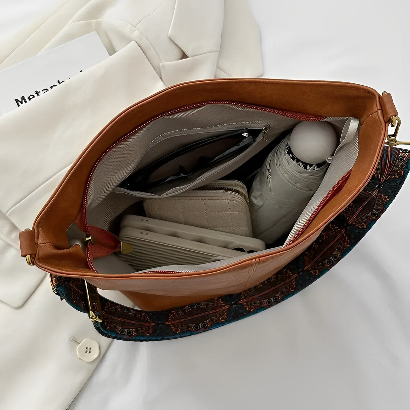 Asverra Boyah Crossbody Bag