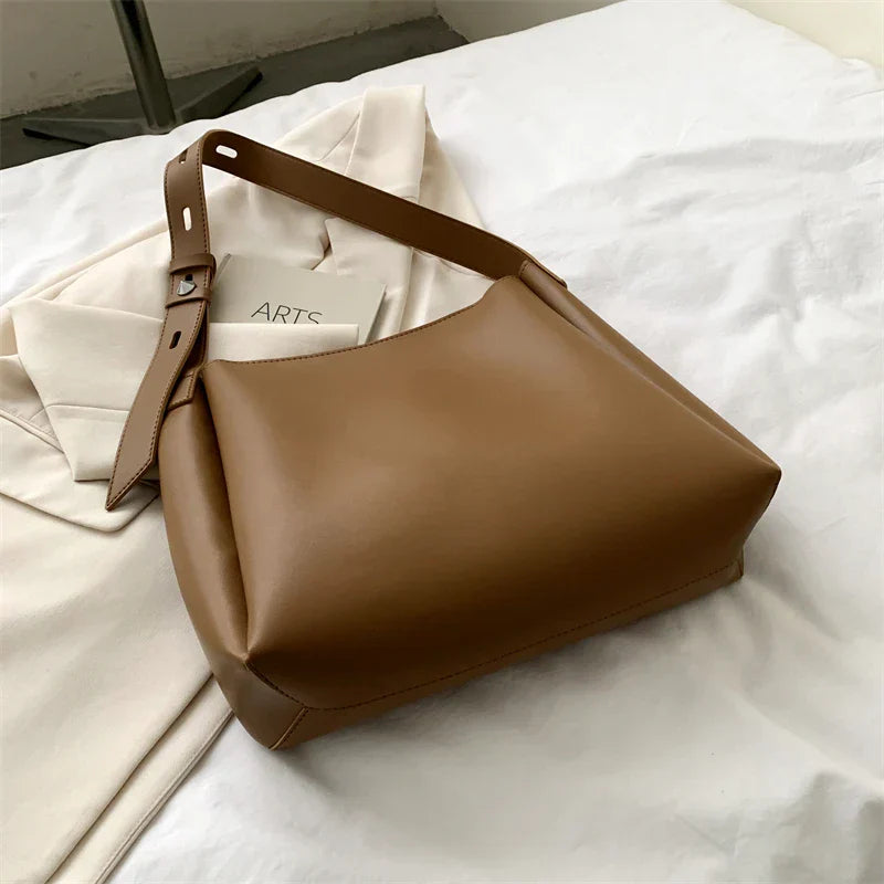 Asverra Maud Hobo Bag
