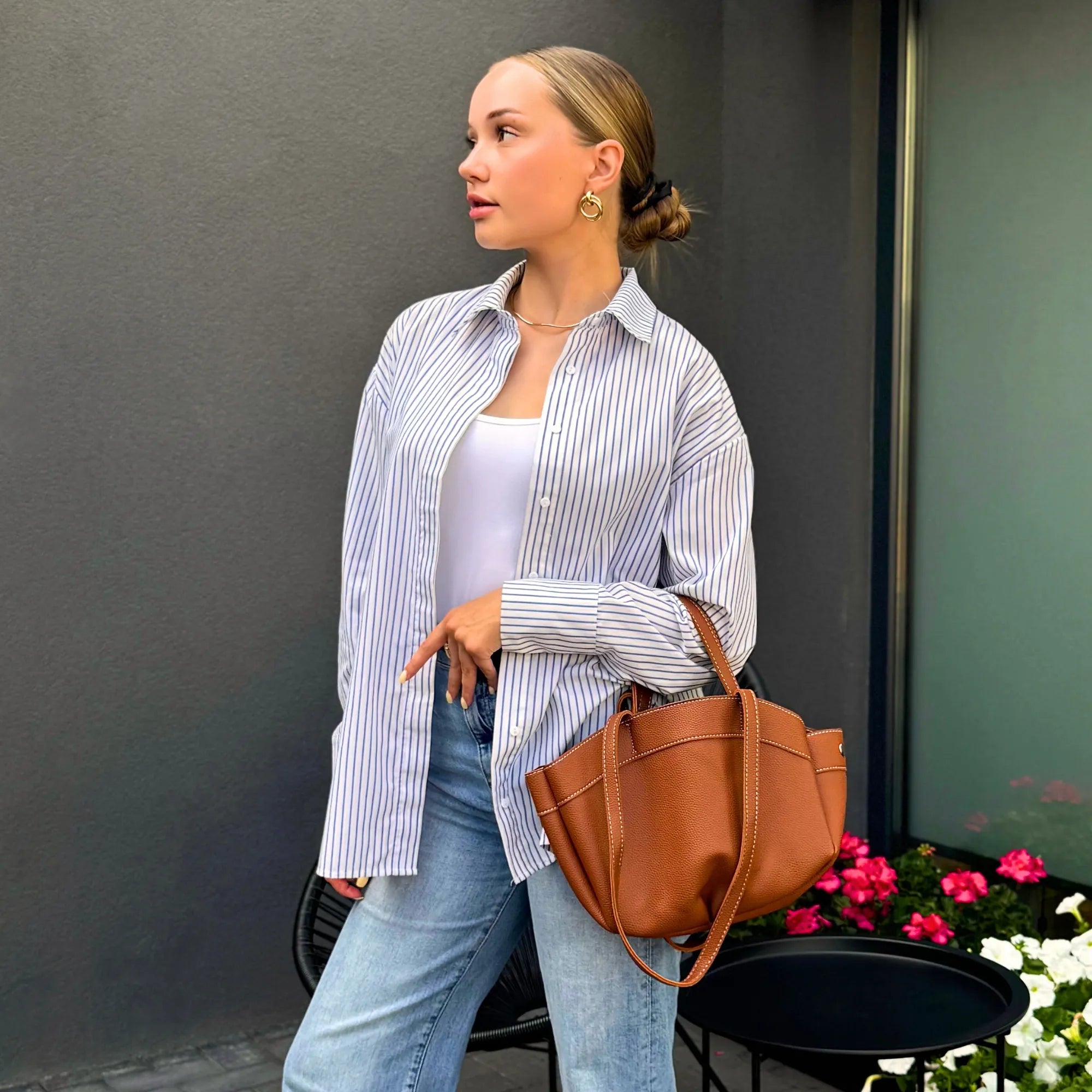 Asverra Aona Tote Bag Secondary image