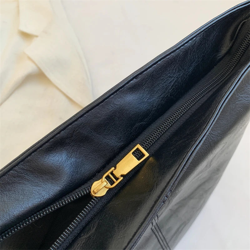 Asverra Boyah Crossbody Bag