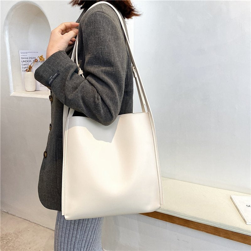 Asverra Riva Tote Bag